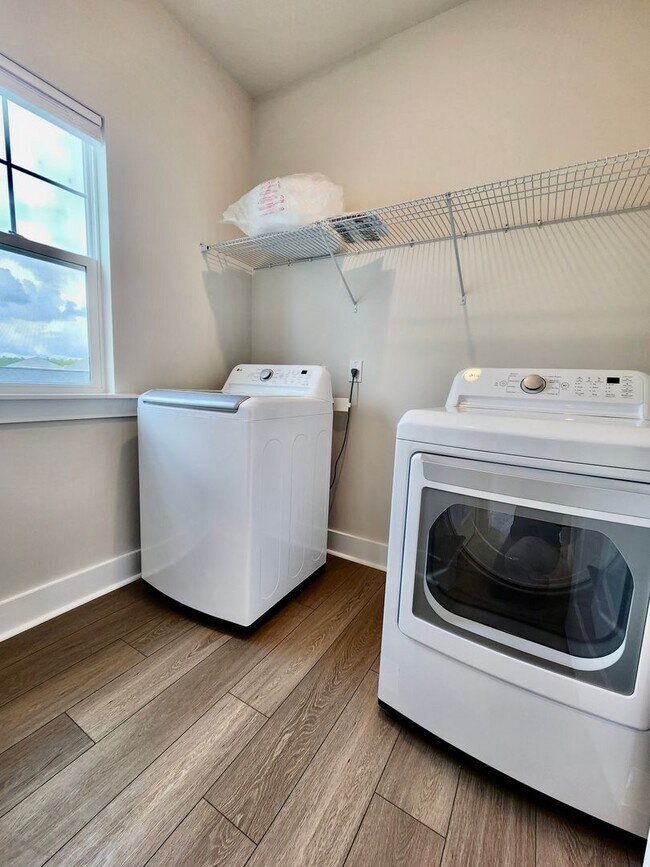 Building Photo - Like new 3 bedroom - Nexton / Midtown - Su...