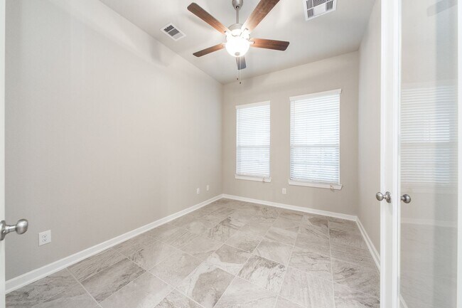 Building Photo - 8706 Fox Trail Dr