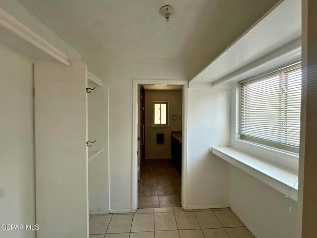 Building Photo - 1067 Villa Linda Way