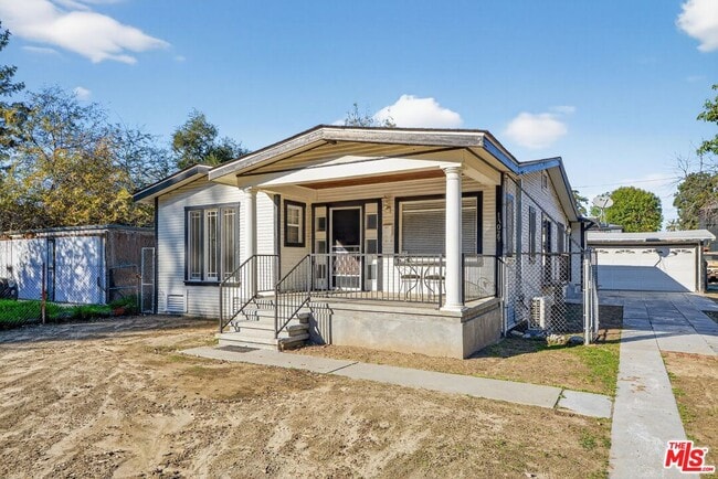 Building Photo - 11029 Sarah St