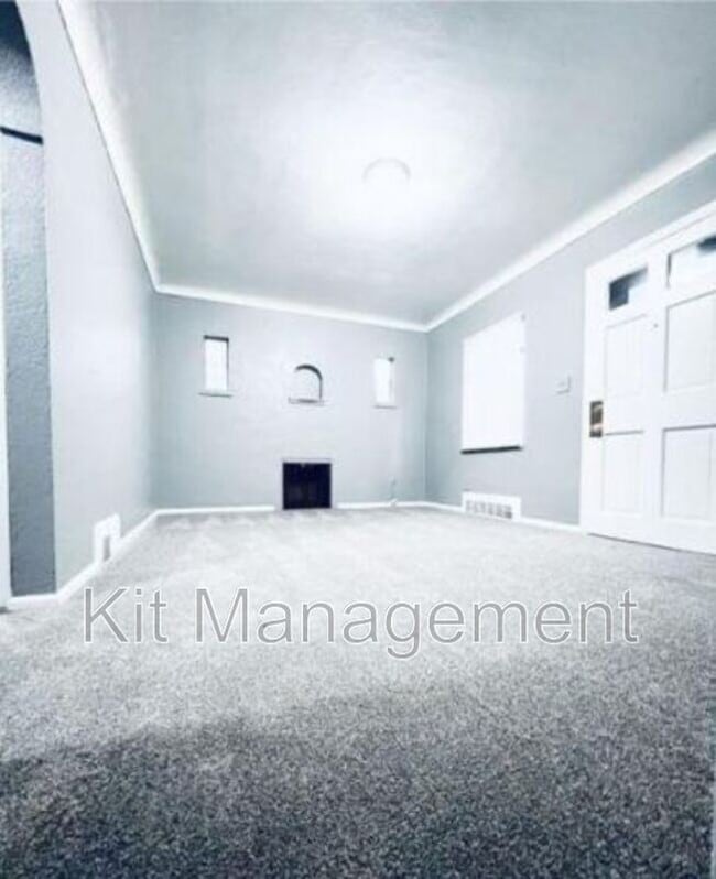 Building Photo - 4649 Burnham Ave