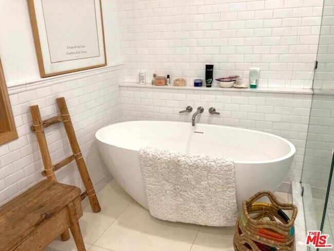 Building Photo - 1939 Westridge Terrace