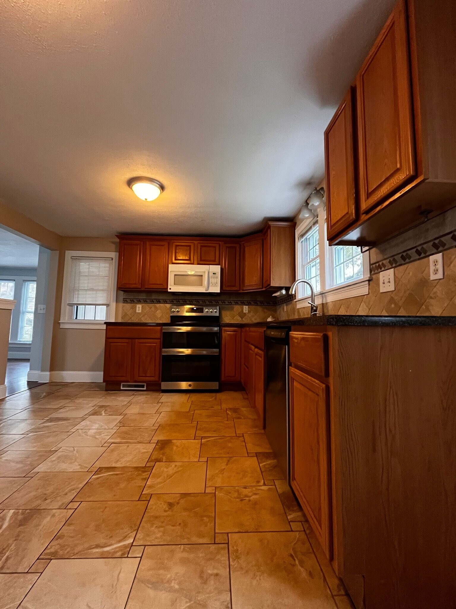 Building Photo - 242 Litchfield Rd