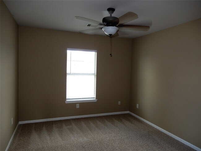 Building Photo - 21126 Field House Ct