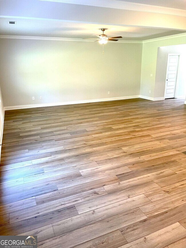 Building Photo - 3030 Westgate Park Dr