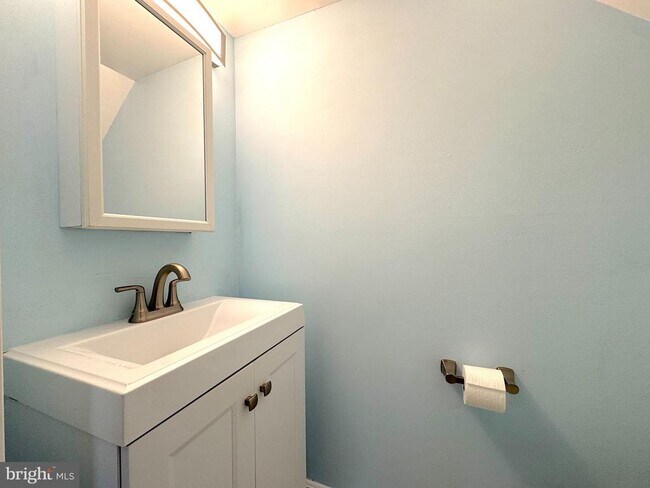 Building Photo - 5612 7th Rd S