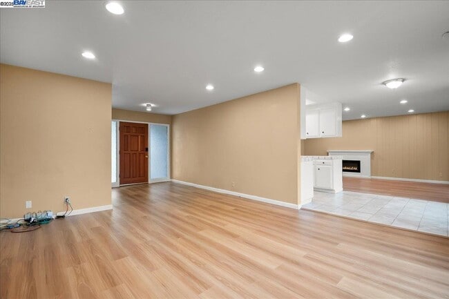 Building Photo - 1043 Bonner Ave