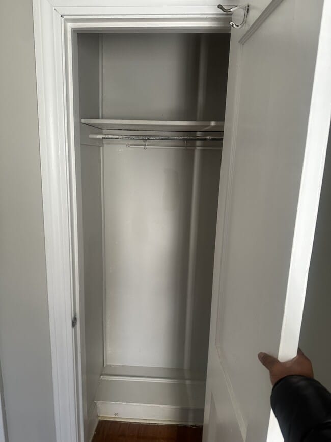 Building Photo - 530 Bellevue Rd