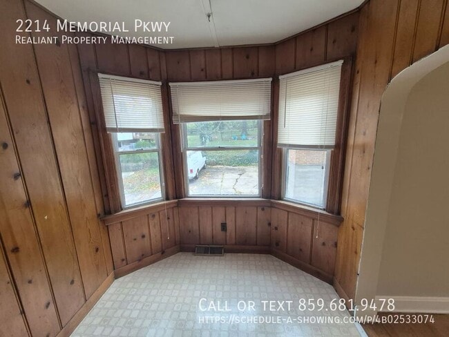 Building Photo - 2214 Memorial Pkwy