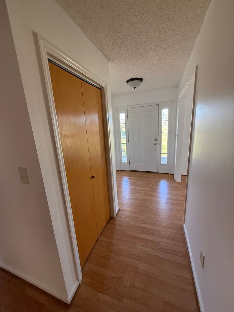 Building Photo - 1013 W Best Rd