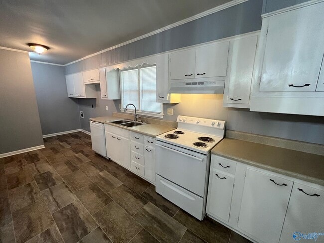 Building Photo - 803 Corsbie St NW