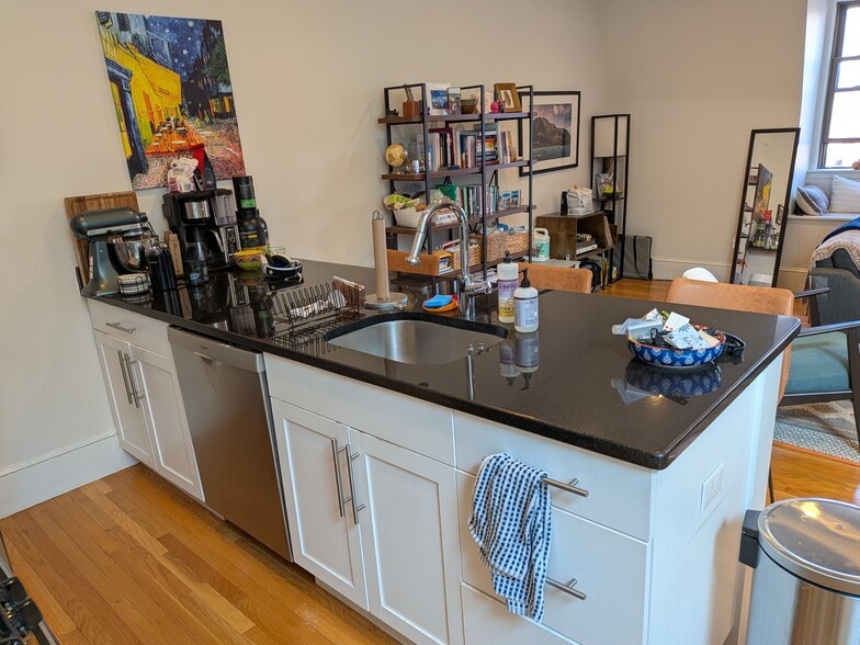 Building Photo - 87 3rd St