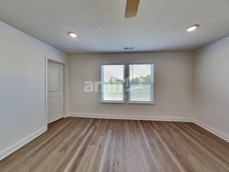 Building Photo - 9178 Henley Ave