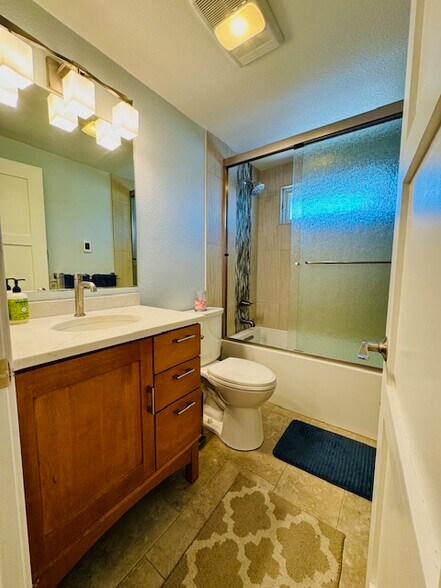 Full bath with tub and shower - 330 W 4th St