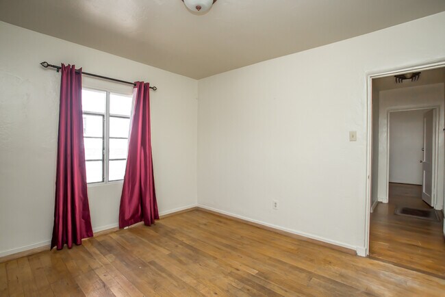 Building Photo - OLD TOWN NORTH VALLEY 2/BD 2/BA 1/CG