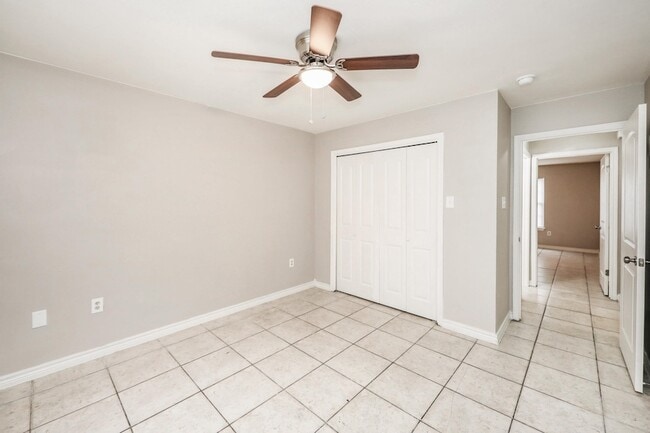 Building Photo - 2220 Santa Cleotilde Ave