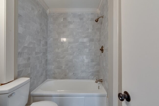 Building Photo - 950 Parkhaven Ln