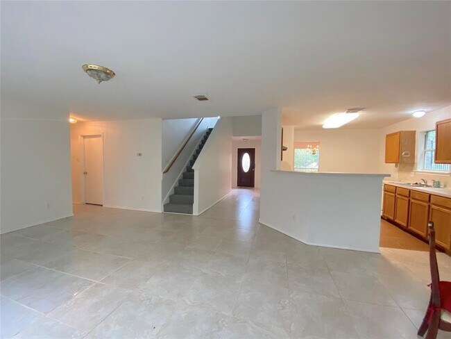 Building Photo - 3303 Bent Spring Ct