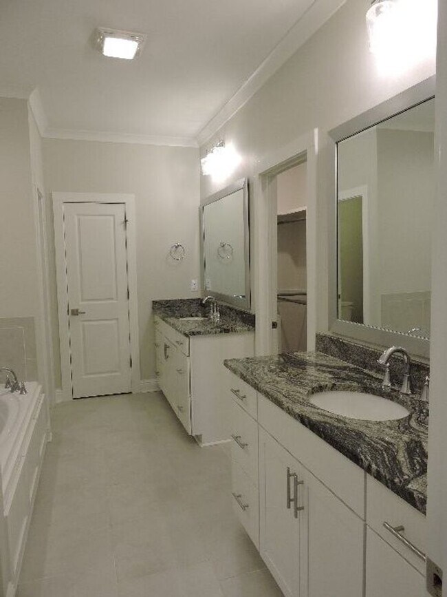 Building Photo - 5 YR old Modern Farmhouse designed 3BR/2BA...