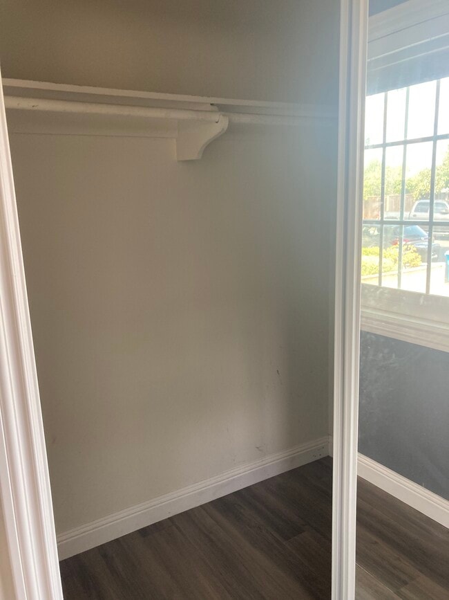 Building Photo - 1822 Eisenhower Dr