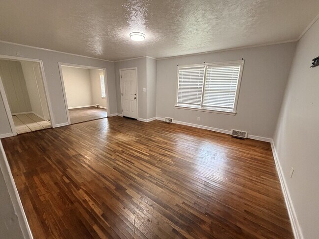 Building Photo - 4 Bedroom, 2 Bath Home in Humboldt