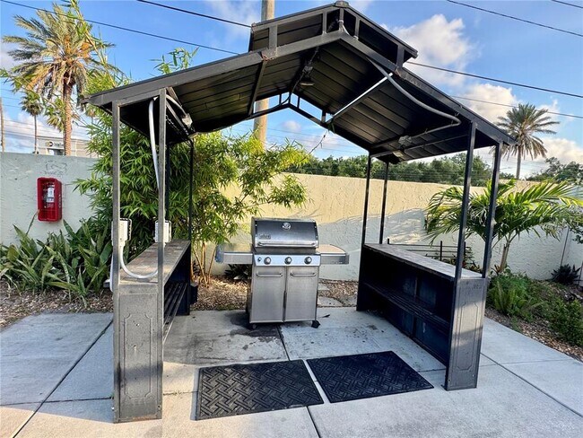 Building Photo - 1100 E Bay Dr