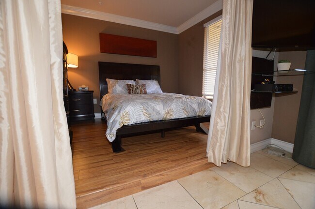 Building Photo - Charming Jr. 1 Bd Studio Condo at Merididan Private Residences.