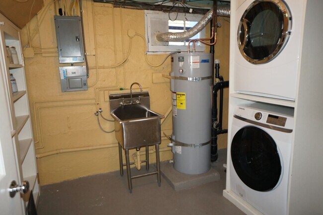 Building Photo - NE Portland - Irvington 3-bedroom Beauty!
