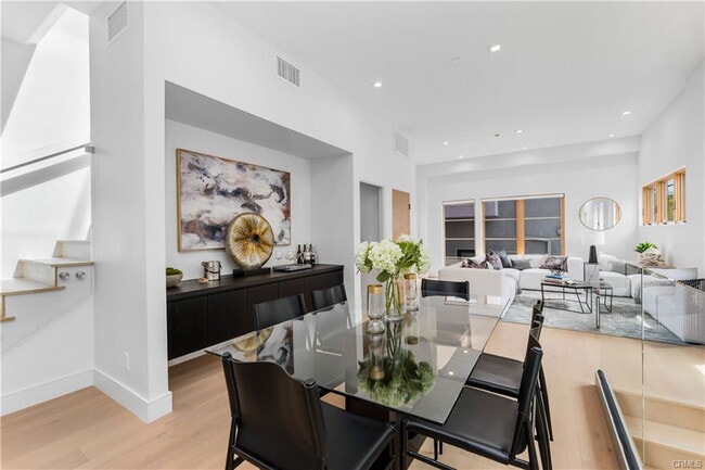 Building Photo - 1035 1/2 North Vista Street, West Hollywoo...