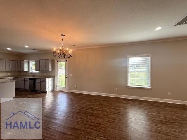 Building Photo - 117 White Oak Dr NE