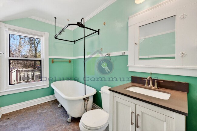 Building Photo - 410 Eastern Ave SE