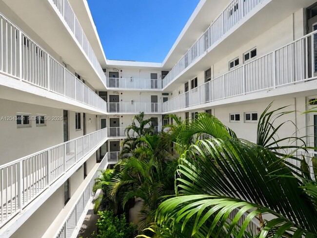 Building Photo - 1670 Bay Rd