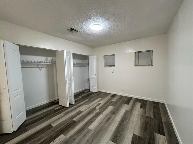 Building Photo - 4850 SW 63rd Terrace