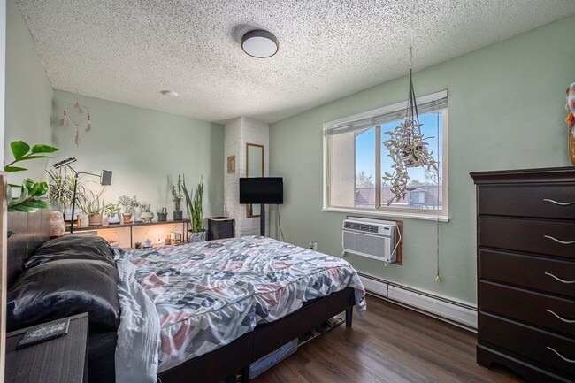 Building Photo - University Hills 2 bedroom and 1.5 Bath Co...