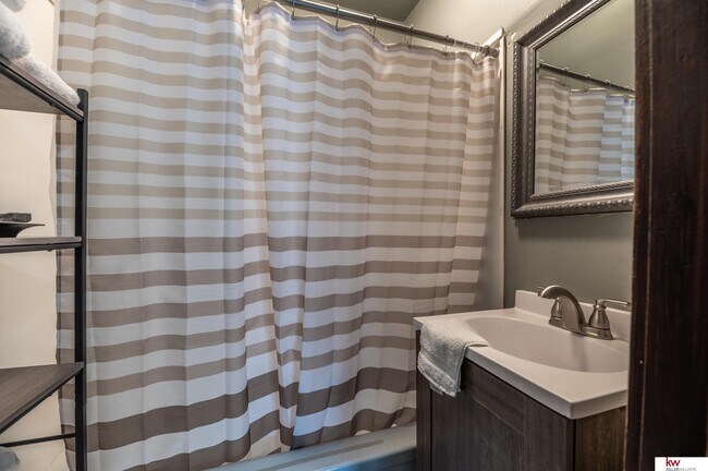 Building Photo - 3736 Decatur St