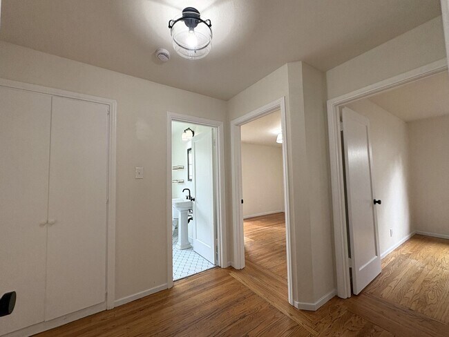 Building Photo - Charming 3-Bedroom Home on Embarcadero Roa...