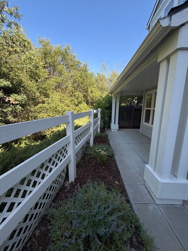 Building Photo - Downtown Templeton (3/2) - Must See!!