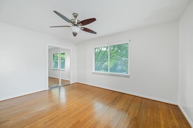 Building Photo - 2109 Sheridan St