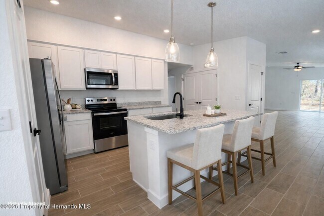 Building Photo - 2464 Fairview Rd