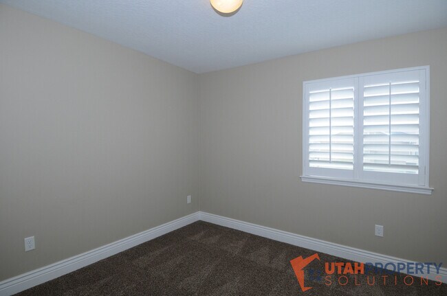 Building Photo - 3755 N Prairie Grass Dr