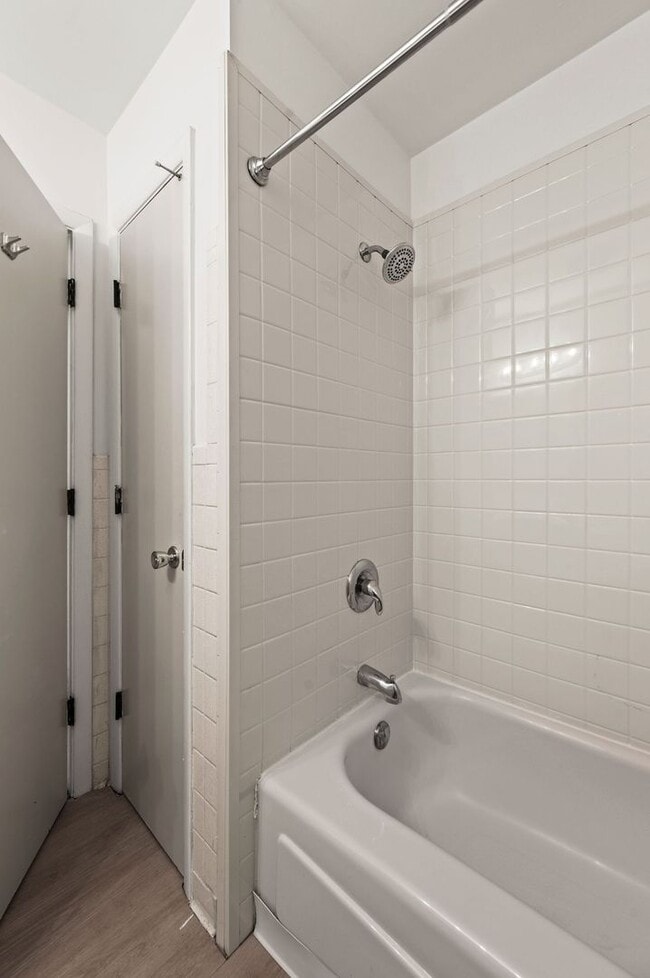Building Photo - Amazing 2BR/1BA in the Heart of Hillsboro ...