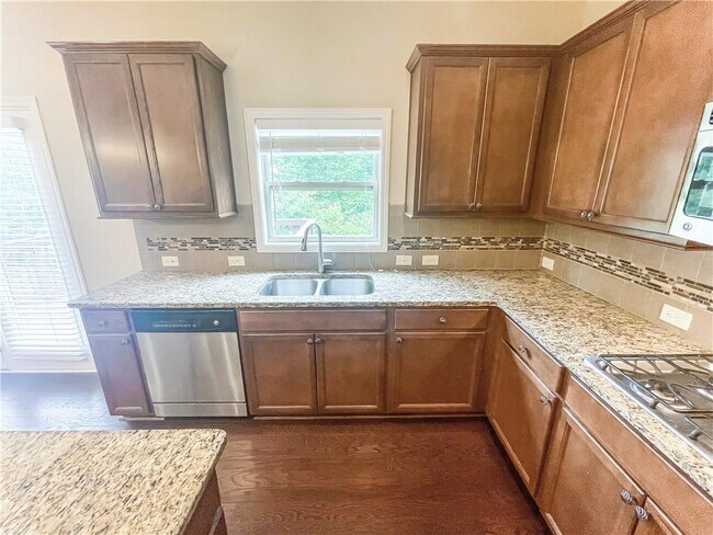 Building Photo - 5840 Zelkova Dr