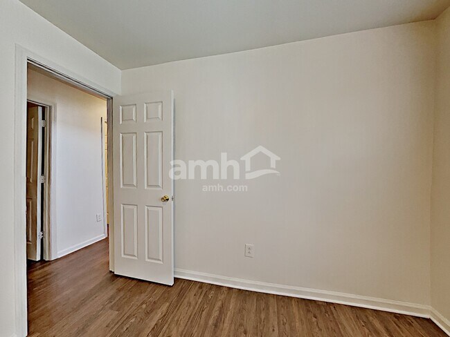 Building Photo - 5950 Hickory Springs Dr