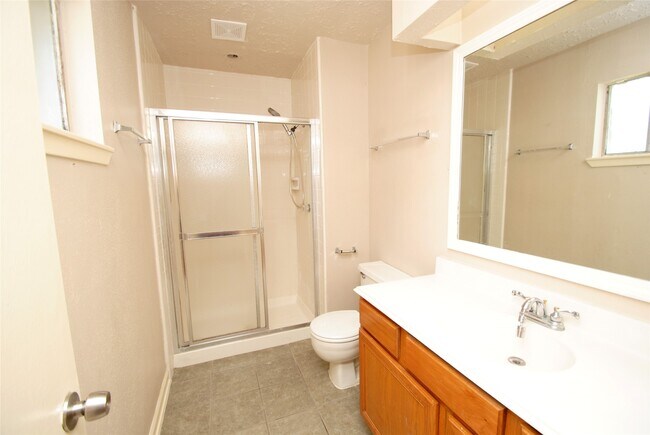 Building Photo - 614 Dalewood Dr