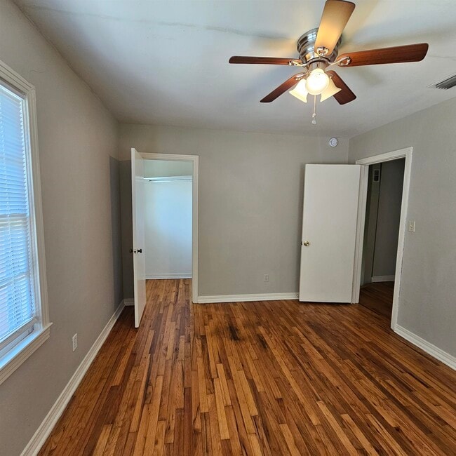 Building Photo - 124 S Franklin Blvd