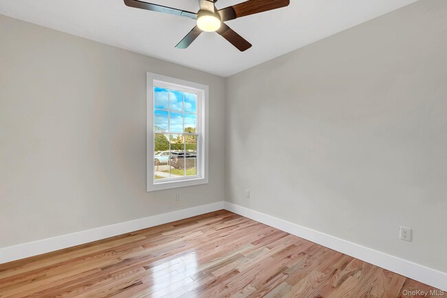 Building Photo - 25 Sunnybrook Dr E