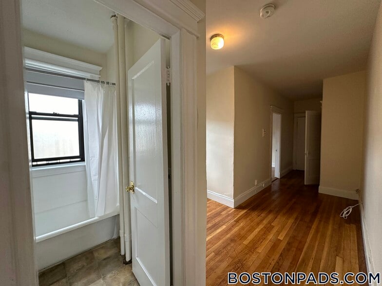 Building Photo - 1144 Commonwealth Ave