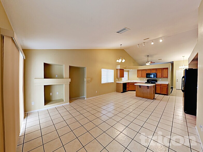 Building Photo - 610 Largo Azul Ave