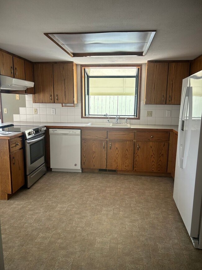 Building Photo - Spacious 4-Bedroom Home in Prime Wenatchee Location