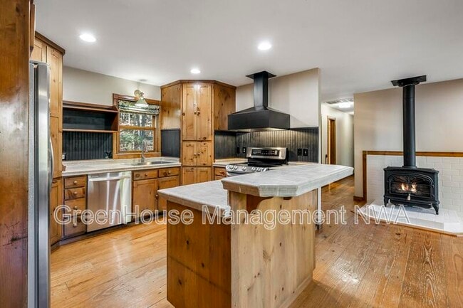 Building Photo - 8984 Falls Hollow Rd